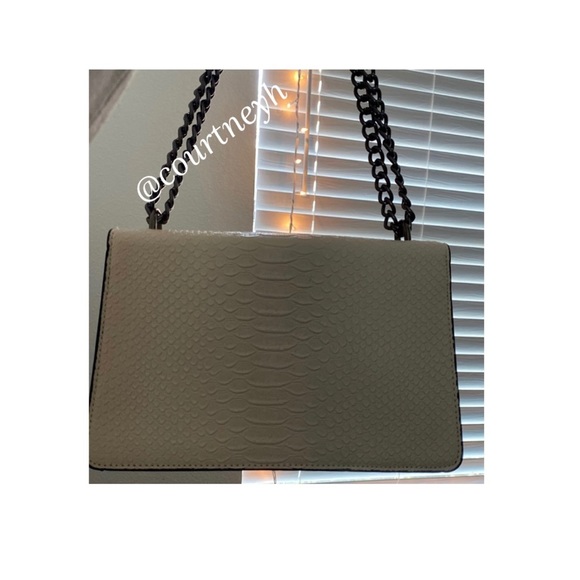 White chained purse - Picture 8 of 10